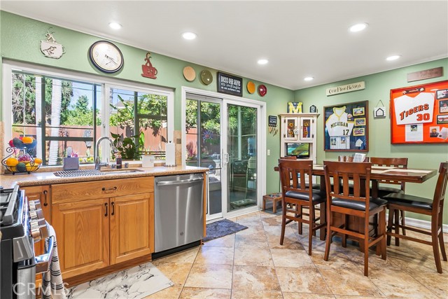 4821 E Kenyon Place, Orange CA: https://media.crmls.org/medias/10612706-44df-4de2-afc2-ec9576366ecb.jpg