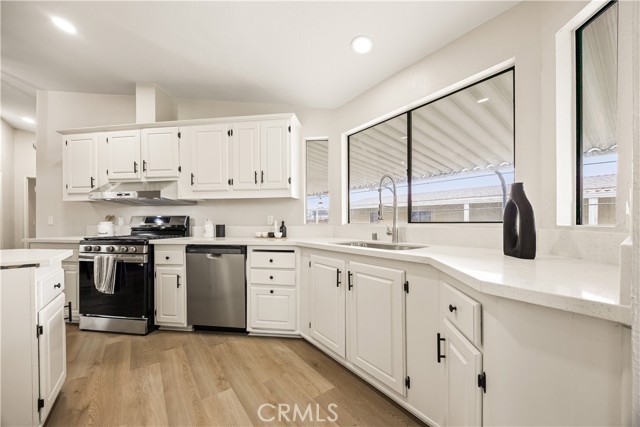 Detail Gallery Image 3 of 34 For 34842 Lyn Ave, Hemet,  CA 92545 - 3 Beds | 2 Baths