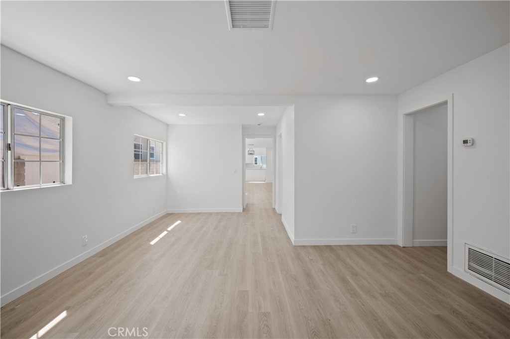 https://media.crmls.org/medias/10621322-902a-4301-9b3b-ebe73b074147.jpg?preset=X-Large
