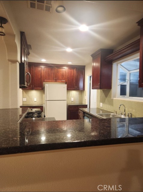 Detail Gallery Image 5 of 41 For 21057 Runnymede St, Canoga Park,  CA 91303 - 3 Beds | 2 Baths