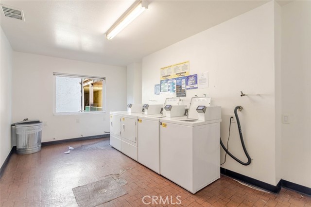 Detail Gallery Image 23 of 36 For 5460 White Oak, Encino,  CA 91316 - 2 Beds | 2 Baths