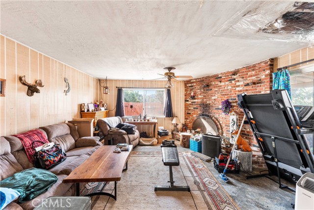 22038 Alamogordo Road, Saugus CA: https://media.crmls.org/medias/1062e52d-66e7-4bb2-8cba-bd5cbbfcc0db.jpg