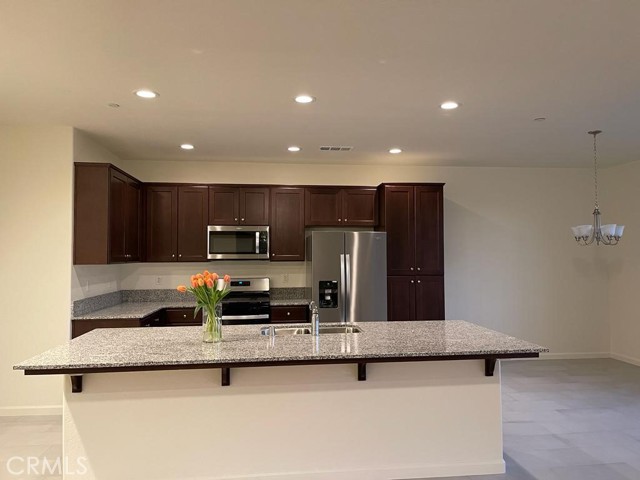 3414 N Oakwood Street, Visalia CA: https://media.crmls.org/medias/1063995c-1e29-46a4-bcf6-5d31468dd314.jpg