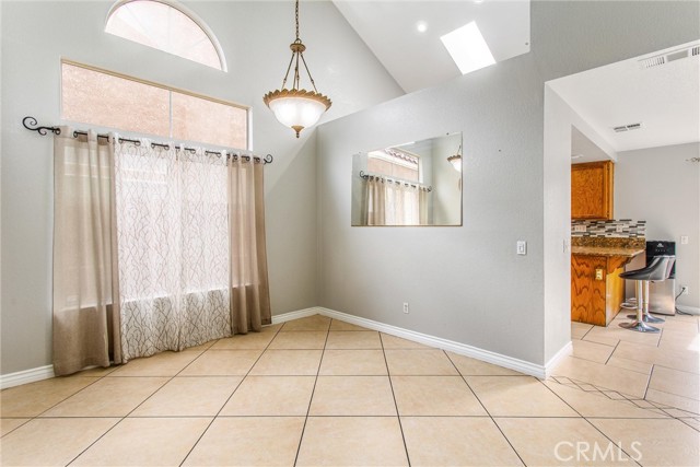 Detail Gallery Image 11 of 46 For 15811 Fiddleleaf Rd, Fontana,  CA 92337 - 5 Beds | 3/1 Baths