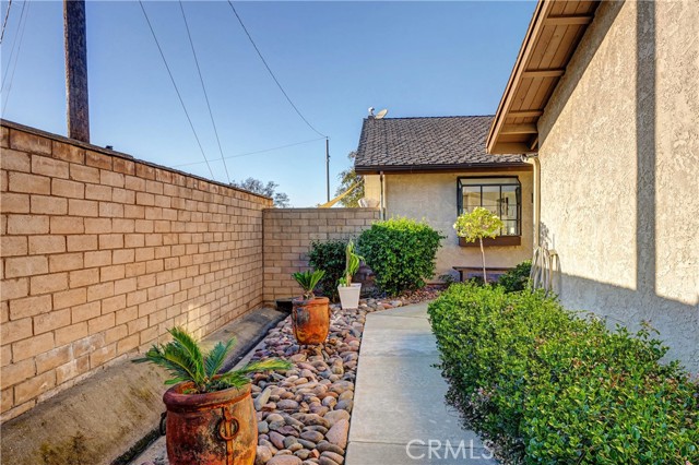 Detail Gallery Image 4 of 46 For 1335 Aphrodite, West Covina,  CA 91790 - 2 Beds | 2 Baths