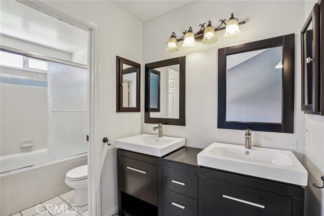 Detail Gallery Image 18 of 34 For 17556 Van Buren Ln, Huntington Beach,  CA 92647 - 2 Beds | 2/1 Baths