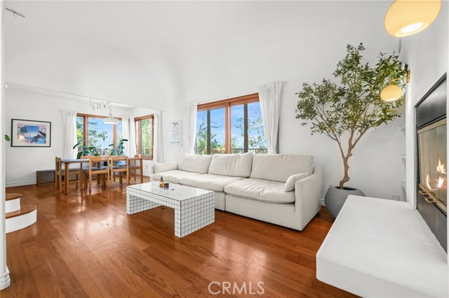 4104 Sea View Drive, Los Angeles CA: https://media.crmls.org/medias/1065b046-f701-4022-8647-370b6293bef1.jpg