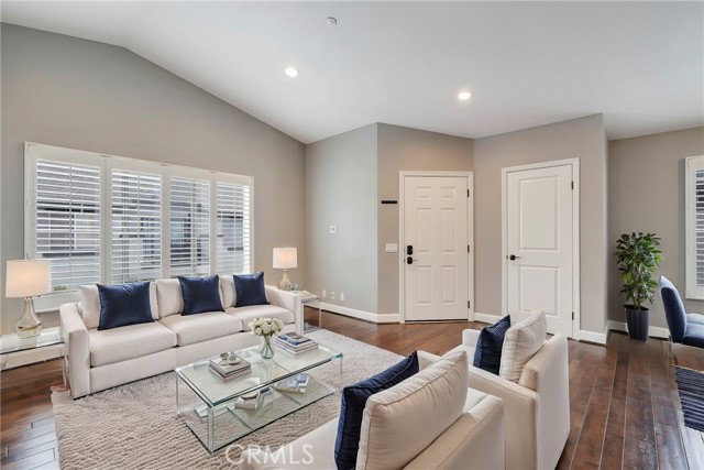 3435 Salisbury Circle, Orange CA: https://media.crmls.org/medias/1065debe-fc7e-43f3-b45d-90e7d8d622a1.jpg