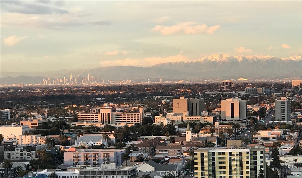 https://media.crmls.org/medias/1066208a-904d-46f3-936d-2ba271f8abaf.jpg?preset=X-Large