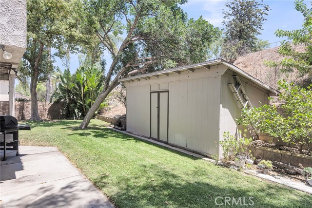 11322 Breithorn Court, Riverside CA: https://media.crmls.org/medias/10669091-88e0-4077-9a61-21b2430f395e.jpg