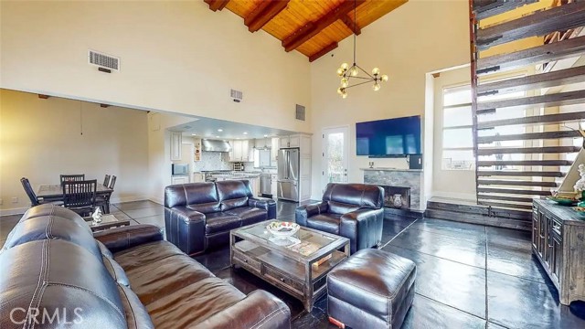 Detail Gallery Image 25 of 36 For 7300 Santa Susana Pass Rd, Simi Valley,  CA 93063 - 3 Beds | 2/1 Baths