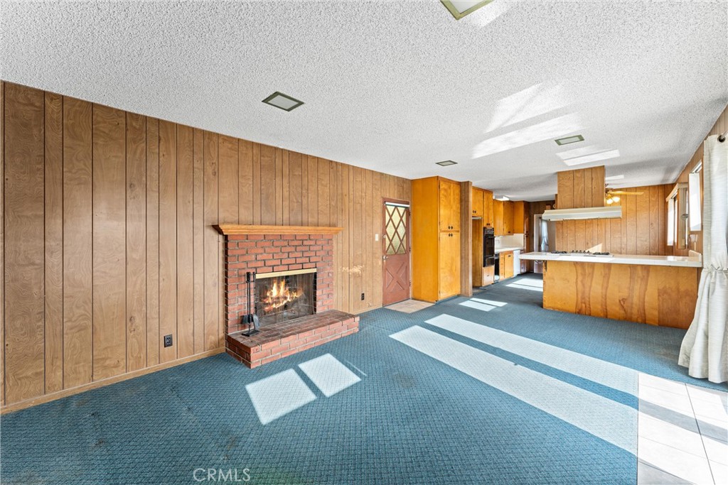 https://media.crmls.org/medias/1067fce5-0c4f-4919-91f6-850eceecd497.jpg?preset=X-Large