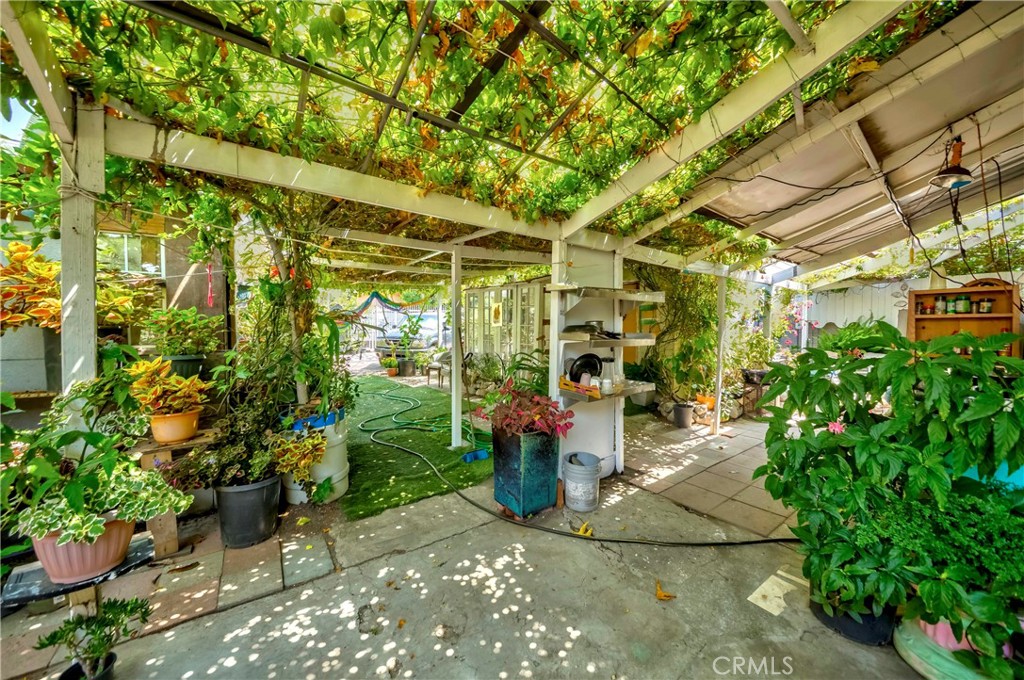 https://media.crmls.org/medias/106811ca-6529-4ef8-b014-6139c43891fa.jpg?preset=X-Large