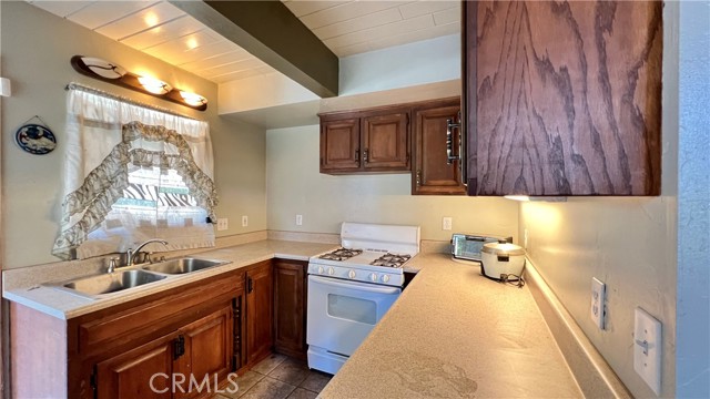 Detail Gallery Image 4 of 28 For 1241 Bear Springs Rd, Rimforest,  CA 92378 - 3 Beds | 1/1 Baths