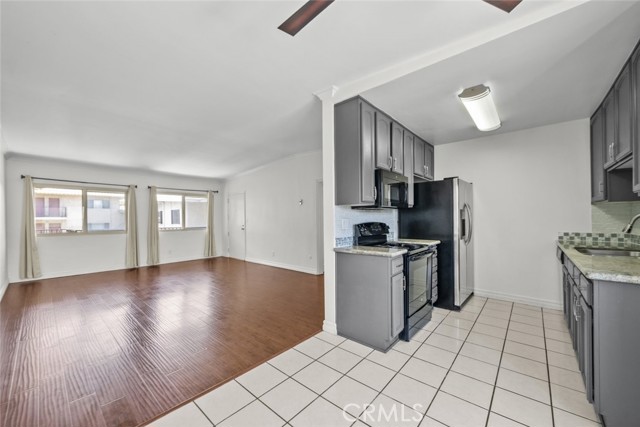 Detail Gallery Image 11 of 34 For 8710 Belford Ave 215b,  Los Angeles,  CA 90045 - 2 Beds | 2 Baths