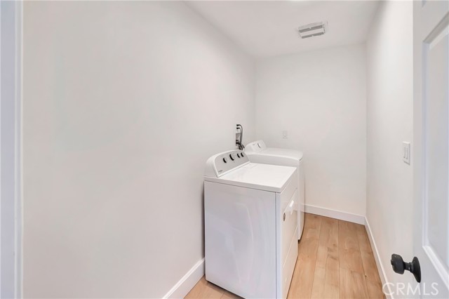 20742 Lull Street, Winnetka CA: https://media.crmls.org/medias/10698767-4a5d-4bb2-852f-dc7a07f7701f.jpg