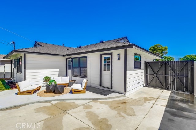 2103 Roxanne Avenue, Long Beach CA: https://media.crmls.org/medias/10698ee6-e15b-49f8-8ff1-4995f7349120.jpg