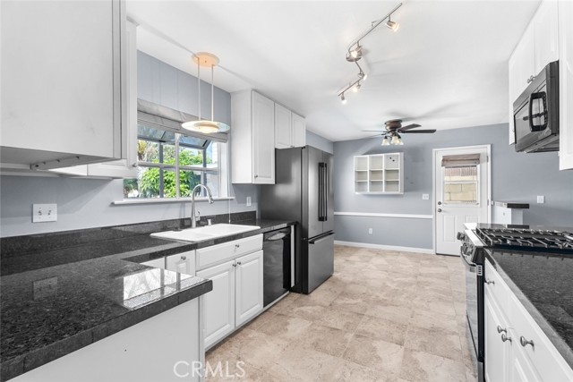 15072 Sussex Circle, Huntington Beach CA: https://media.crmls.org/medias/1069c4d2-fc0b-4587-91d8-5d6e42636a19.jpg