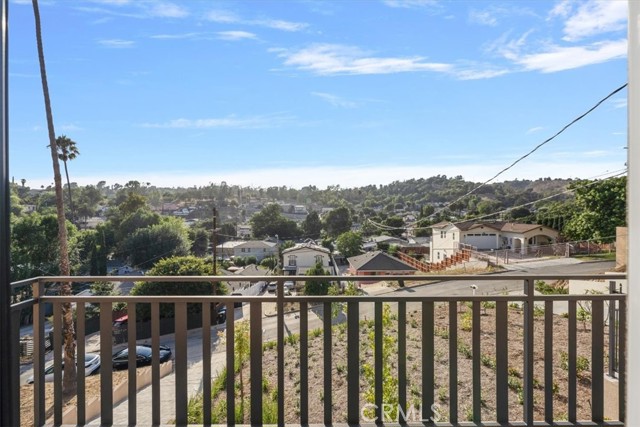 3722 Lomitas Drive, Los Angeles CA: https://media.crmls.org/medias/106a609d-8a80-49cc-b314-594c12e48514.jpg