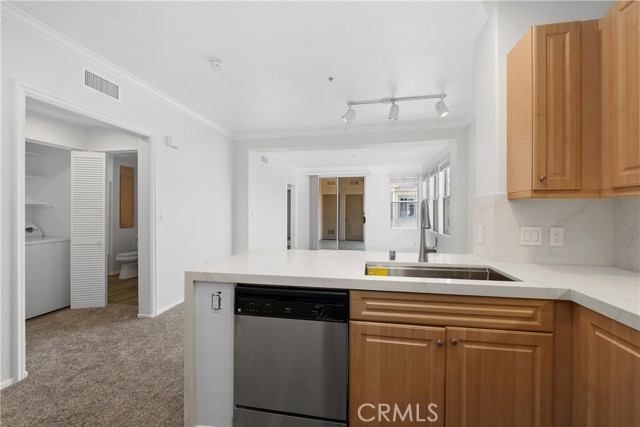 2426 Watermarke Pl, Irvine CA: https://media.crmls.org/medias/106ab2a4-ed8b-4d17-9bd8-52e08fc28270.jpg