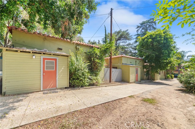455 E Sacramento Street, Altadena CA: https://media.crmls.org/medias/106ad80c-181b-4a8c-b5df-2aedcc262181.jpg