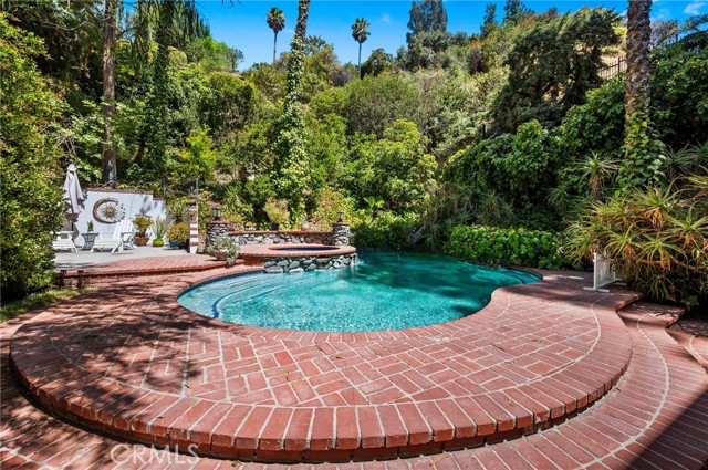 17034 Escalon Drive, Encino CA: https://media.crmls.org/medias/106b1a24-a06b-443d-8667-a0ab4b33437b.jpg