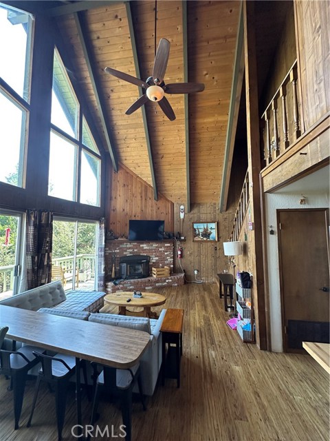 1286 Aleutian Drive, Lake Arrowhead CA: https://media.crmls.org/medias/106b40ed-329a-48c0-bf5f-b574a5106ab9.jpg
