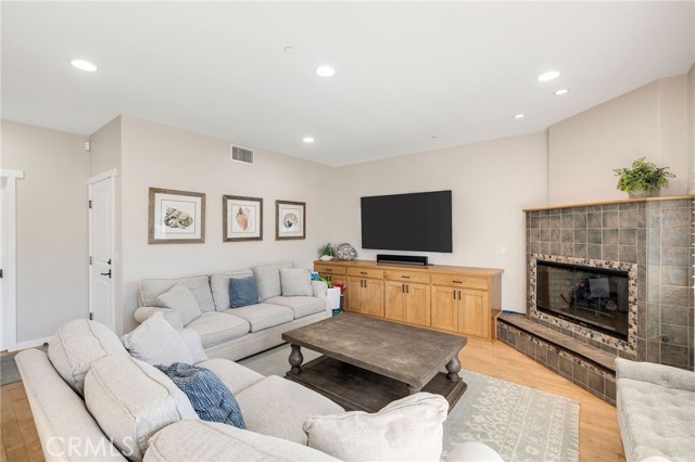 Detail Gallery Image 17 of 56 For 1219 S Irena, Redondo Beach,  CA 90277 - 5 Beds | 5 Baths