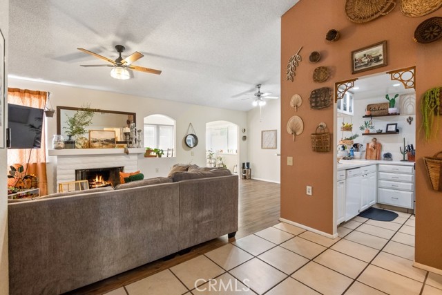 930 Countryside Street, Hemet CA: https://media.crmls.org/medias/106b5a58-0766-4b1a-8986-ccb575b3b887.jpg