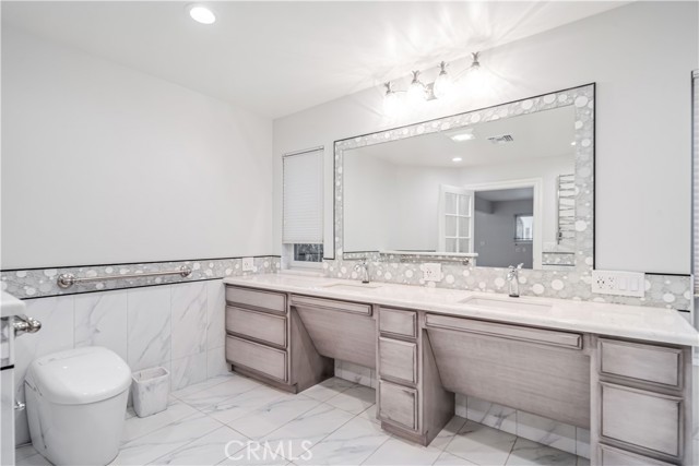 Detail Gallery Image 30 of 74 For 2755 W Avenue, Palmdale,  CA 93551 - 5 Beds | 3/1 Baths