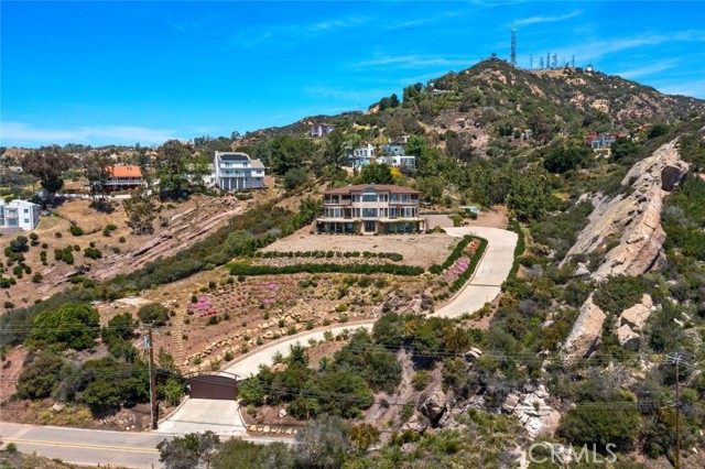 24517 Piuma Road, Malibu CA: https://media.crmls.org/medias/106ce06c-7bca-4ca6-851e-368df442286a.jpg
