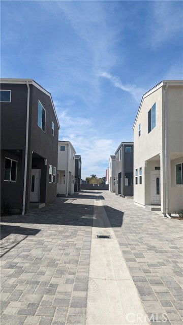 Detail Gallery Image 3 of 21 For 15115 Logos Ct, North Hills,  CA 91343 - 3 Beds | 3 Baths