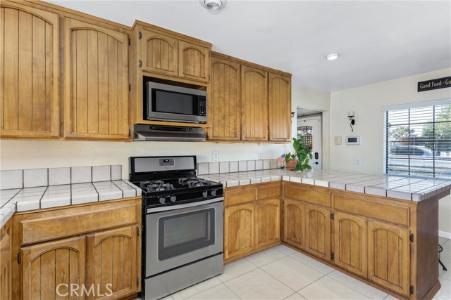 Detail Gallery Image 9 of 45 For 13447 Iroquois Rd, Apple Valley,  CA 92308 - 4 Beds | 3 Baths