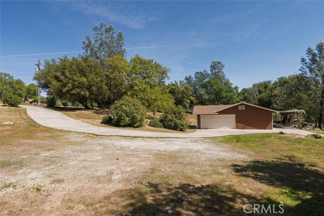 31200 Revis Road, Coarsegold CA: https://media.crmls.org/medias/106d9c30-cc40-45be-9f73-05a5d2b9df47.jpg
