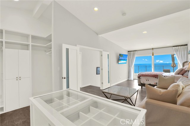 Detail Gallery Image 13 of 23 For 2510 Glenneyre St, Laguna Beach,  CA 92651 - 3 Beds | 3 Baths