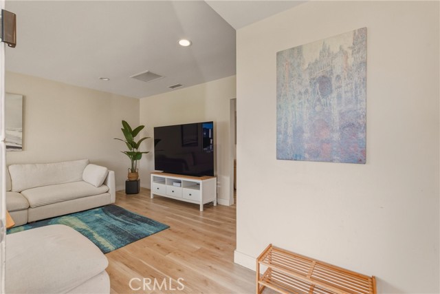 Detail Gallery Image 5 of 23 For 4417 Mcnab Ave, Lakewood,  CA 90713 - 3 Beds | 2/1 Baths