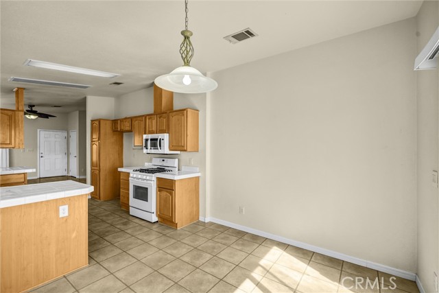 Detail Gallery Image 17 of 29 For 2424 Sunset Ridge Dr., Rosamond,  CA 93560 - 3 Beds | 2 Baths