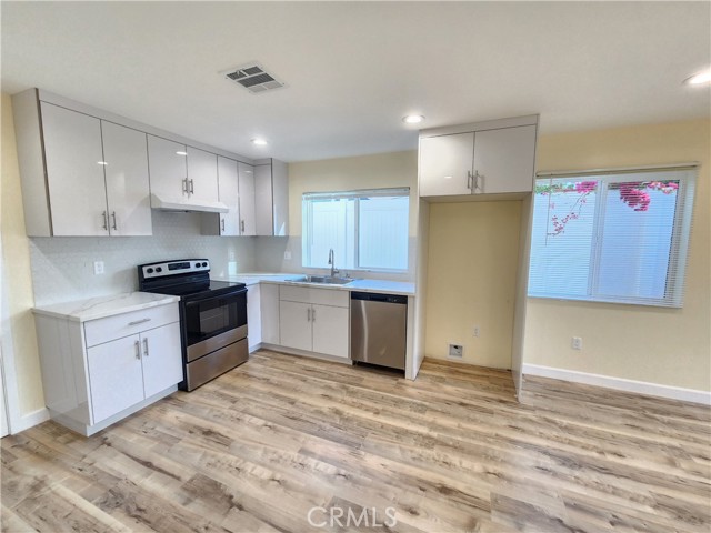 Detail Gallery Image 6 of 37 For 16432 Halsted St, North Hills,  CA 91343 - 3 Beds | 2/1 Baths