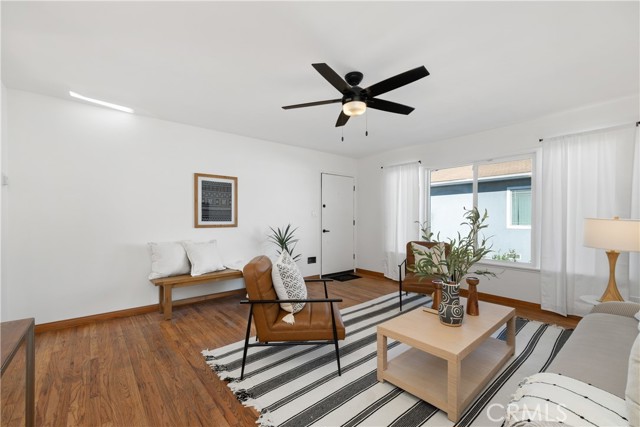 5536 Linden Avenue, Long Beach CA: https://media.crmls.org/medias/106fa237-0a30-47ae-89ed-5dbd468c10f3.jpg