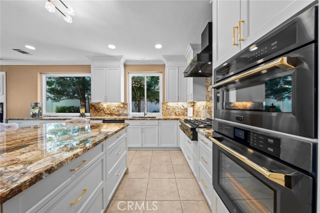 32409 Favara Drive, Temecula CA: https://media.crmls.org/medias/106fee71-585a-4bb7-9c85-1aff5b75826d.jpg