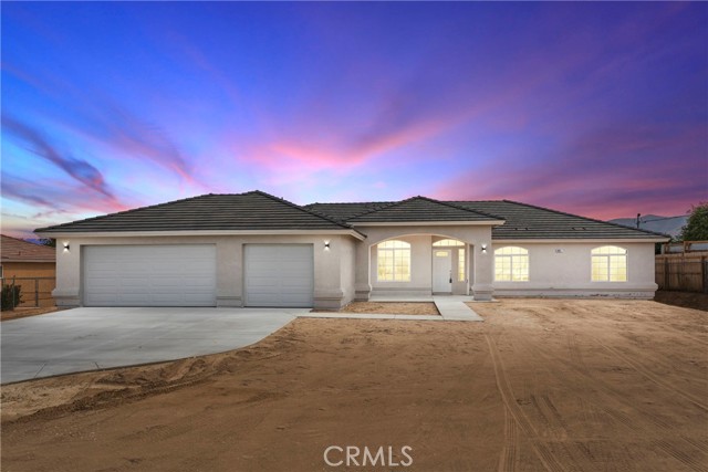 Detail Gallery Image 1 of 33 For 8569 Oakwood Ave, Hesperia,  CA 92345 - 4 Beds | 2/1 Baths