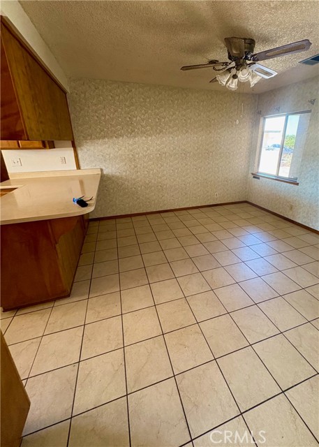 Detail Gallery Image 7 of 32 For 13925 Burning Tree Dr, Victorville,  CA 92395 - 3 Beds | 2 Baths