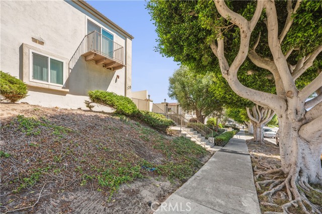 Detail Gallery Image 14 of 14 For 120 S Francisca Ave #9,  Redondo Beach,  CA 90277 - 2 Beds | 2/1 Baths