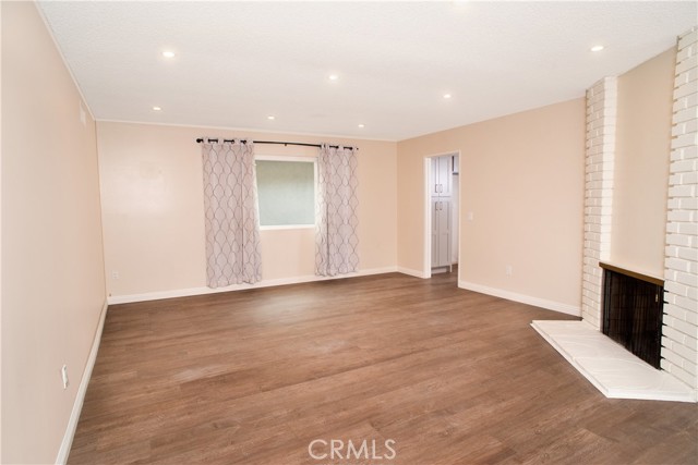 Detail Gallery Image 6 of 13 For 8556 Kelvin Ave, Winnetka,  CA 91306 - 3 Beds | 2 Baths