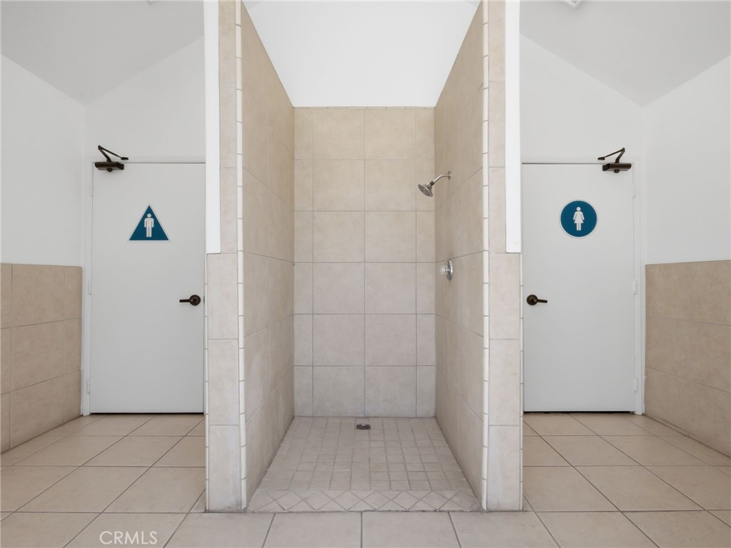 https://media.crmls.org/medias/10722f81-85bc-4c7f-bdab-6fd8cff9470e.jpg?preset=X-Large