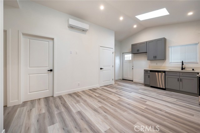 994 Valencia Street, Costa Mesa CA: https://media.crmls.org/medias/10723cf6-3e01-4120-a152-cc34c5cd5014.jpg