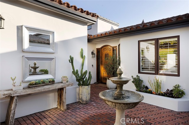 420 De Sola Terrace, Corona del Mar CA: https://media.crmls.org/medias/1072e2ac-efba-42e7-9ef3-dbfcd383a935.jpg