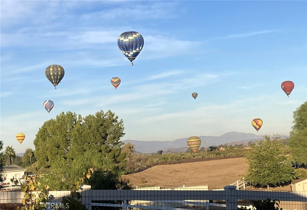 https://media.crmls.org/medias/1073f193-be34-4dbe-942c-70733077a8c9.jpg?preset=X-Large