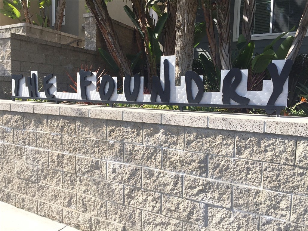https://media.crmls.org/medias/10756105-5480-4c01-b8b7-83c93183ef8e.jpg?preset=X-Large