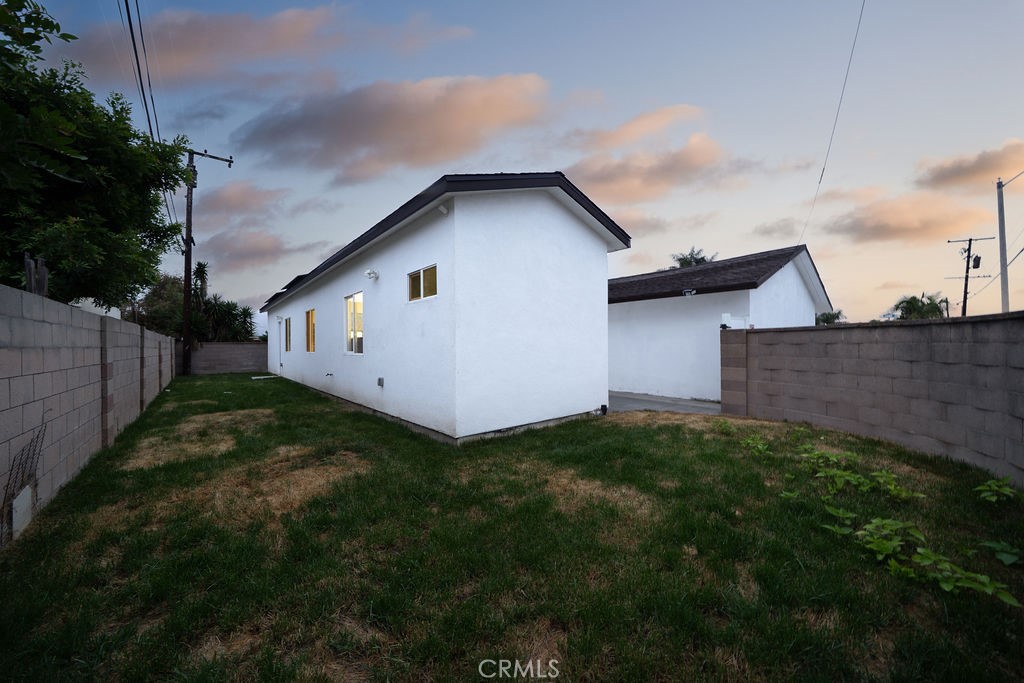https://media.crmls.org/medias/1075cba0-53ea-40ce-ba5b-a72b2e76e4fe.jpg?preset=X-Large